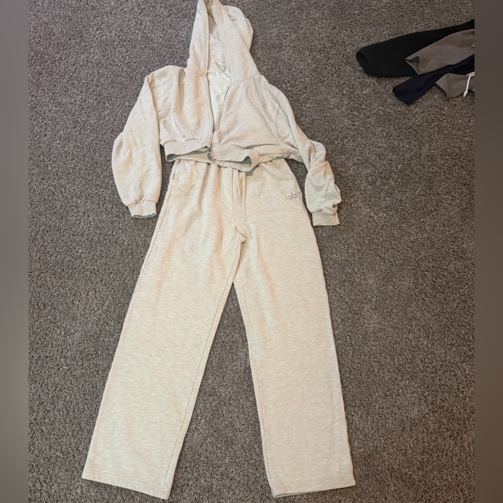 Cream Alo sweat set!